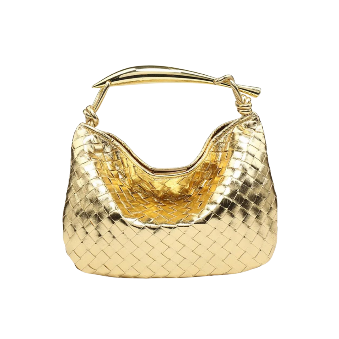 Nuba Bag es el accesorio ideal para quienes buscan un toque de elegancia y distinción. Con un diseño trenzado y un sofisticado strap metálico, esta handbag es perfecta para salidas especiales, añadiendo un aire de lujo y estilo a cualquier look.