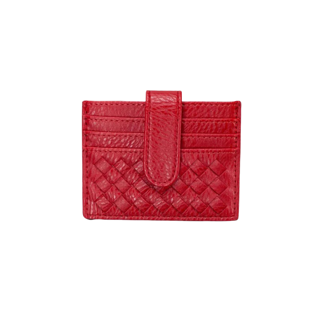 Nuestros tarjeteros son el complemento perfecto para llevar tus esenciales con estilo y practicidad. Compactos y elegantes, están diseñados para organizar tus tarjetas de forma segura mientras añaden un toque de modernidad a tu día a día.