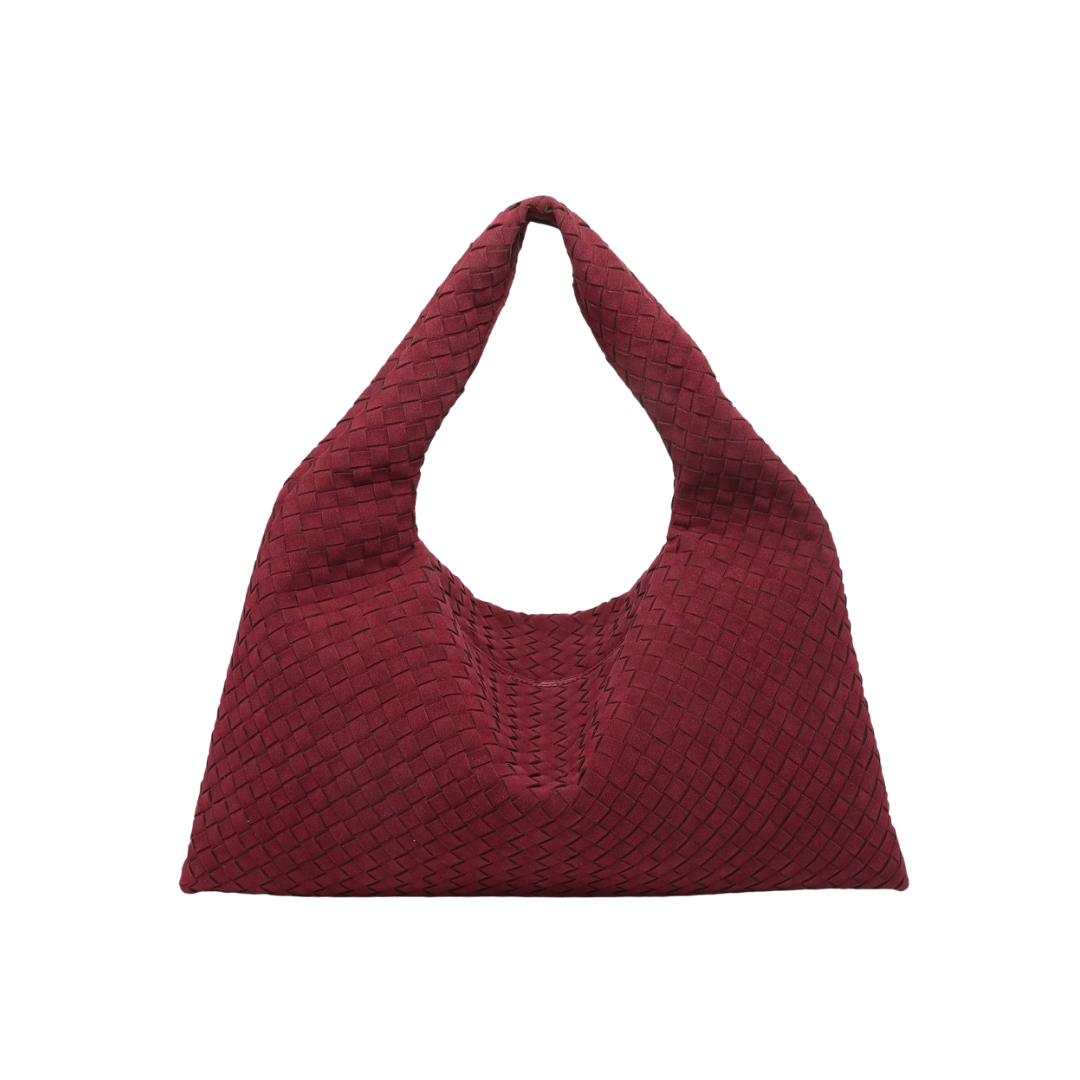Safi Bag Una opción espaciosa y sofisticada en gamuza trenzada. Su diseño amplio y estructurado la hace ideal para el día a día, ofreciendo comodidad sin perder estilo. Perfecta para quienes buscan un accesorio elegante y funcional que se adapte a cualquier ocasión.