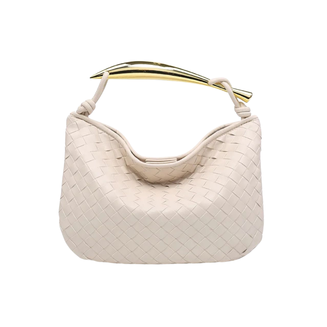 Nuba Bag es el accesorio ideal para quienes buscan un toque de elegancia y distinción. Con un diseño trenzado y un sofisticado strap metálico, esta handbag es perfecta para salidas especiales, añadiendo un aire de lujo y estilo a cualquier look.