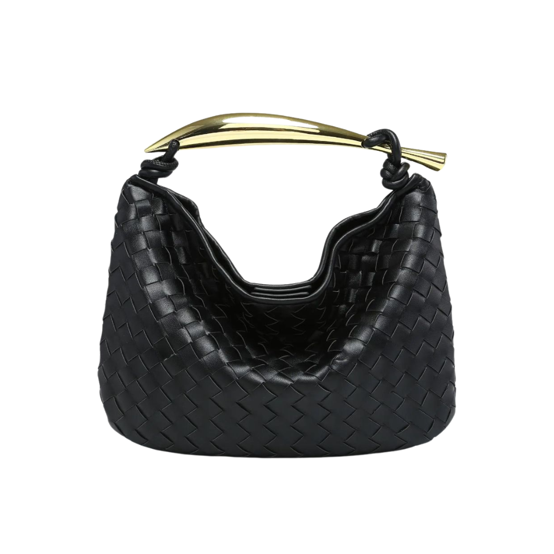 Nuba Bag es el accesorio ideal para quienes buscan un toque de elegancia y distinción. Con un diseño trenzado y un sofisticado strap metálico, esta handbag es perfecta para salidas especiales, añadiendo un aire de lujo y estilo a cualquier look.
