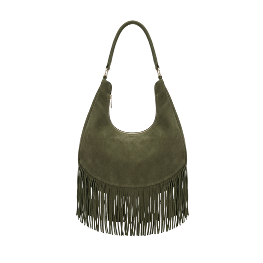 Confeccionada artesanalmente en León, Guanajuato, la Zaza Bag es una pieza 100% piel con textura de gamuza y un diseño de flecos que aporta dinamismo y elegancia bohemia. Su diseño espacioso incluye compartimentos internos para un orden impecable y una correa perfecta para llevar al hombro con total comodidad.
Especificaciones del producto:
Material exterior: 100% piel vacuna (acabado en gamuza)
Detalles: Flecos frontales de piel y herrajes metálicos
Interior: Amplio compartimento principal 